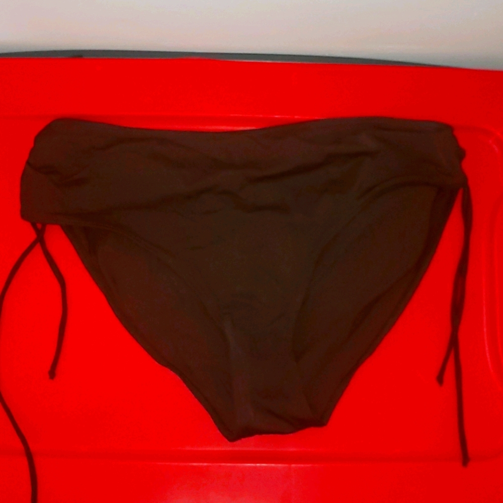 Fashionable swim bottom